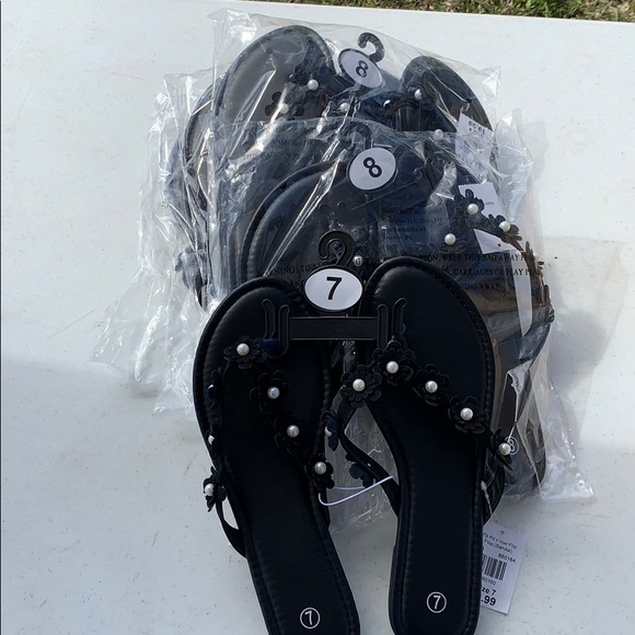 ** WHOLESALE** 6 Pair Case Ladies Sandals - Picture 5 of 6